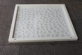 鹅卵石衬砌盖板模具采用ABS塑料材质