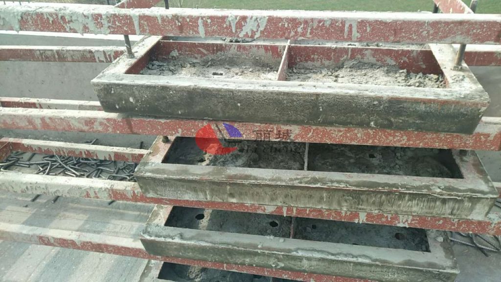 铁路路基防护栅栏模具拆除以及维护